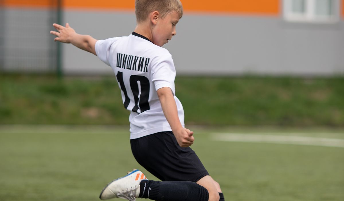 Building confidence in young goalkeepers through tailored training